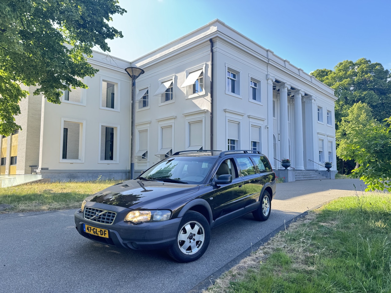 Volvo V70 Cross Country - 2X! ) 2.4 T AUT, MOOI BRUIN METALLIC ! - AutoWereld.nl
