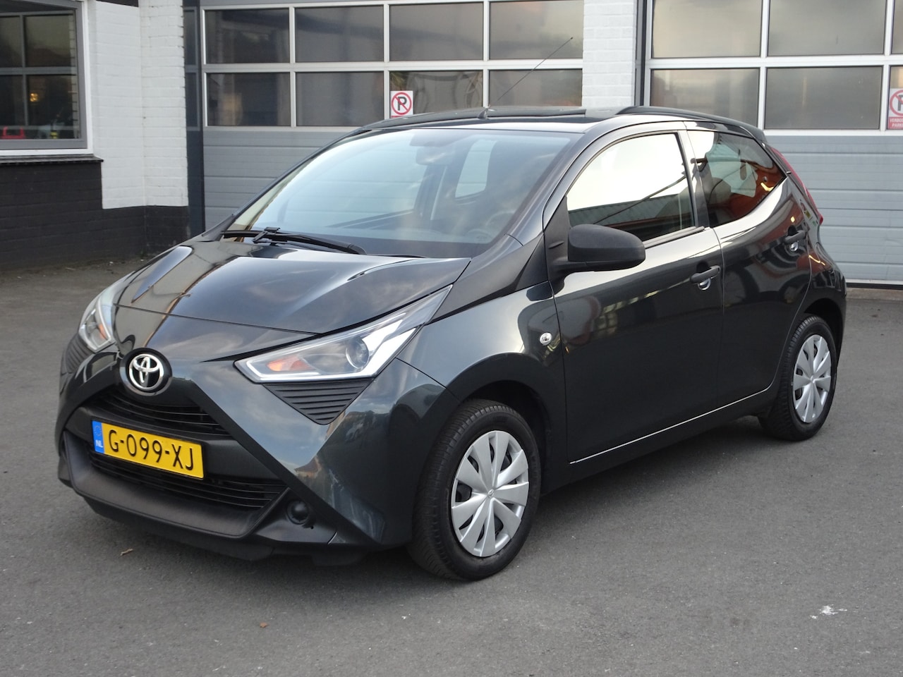 Toyota Aygo - 1.0 VVT-i x-fun Airco, elektrische ramen, centrale vergrendeling, enz. - AutoWereld.nl