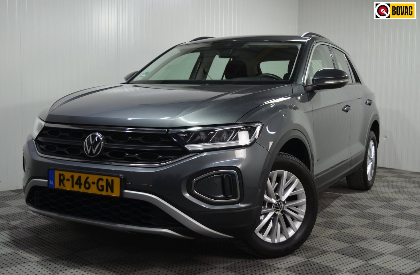 Volkswagen T-Roc - 1.0 TSI Life Business / Camera / Adap.cruise / Carplay / Pdc / digi. cockpit / Stoelverwar - AutoWereld.nl