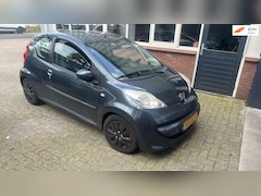 Peugeot 107 - 1.0-12V XR