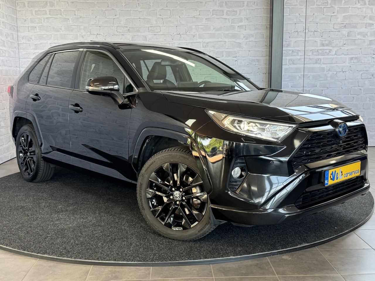 Toyota RAV4 - 2.5 Hybrid AWD Executive Pano Trekhaak Keyless 360 camera - AutoWereld.nl