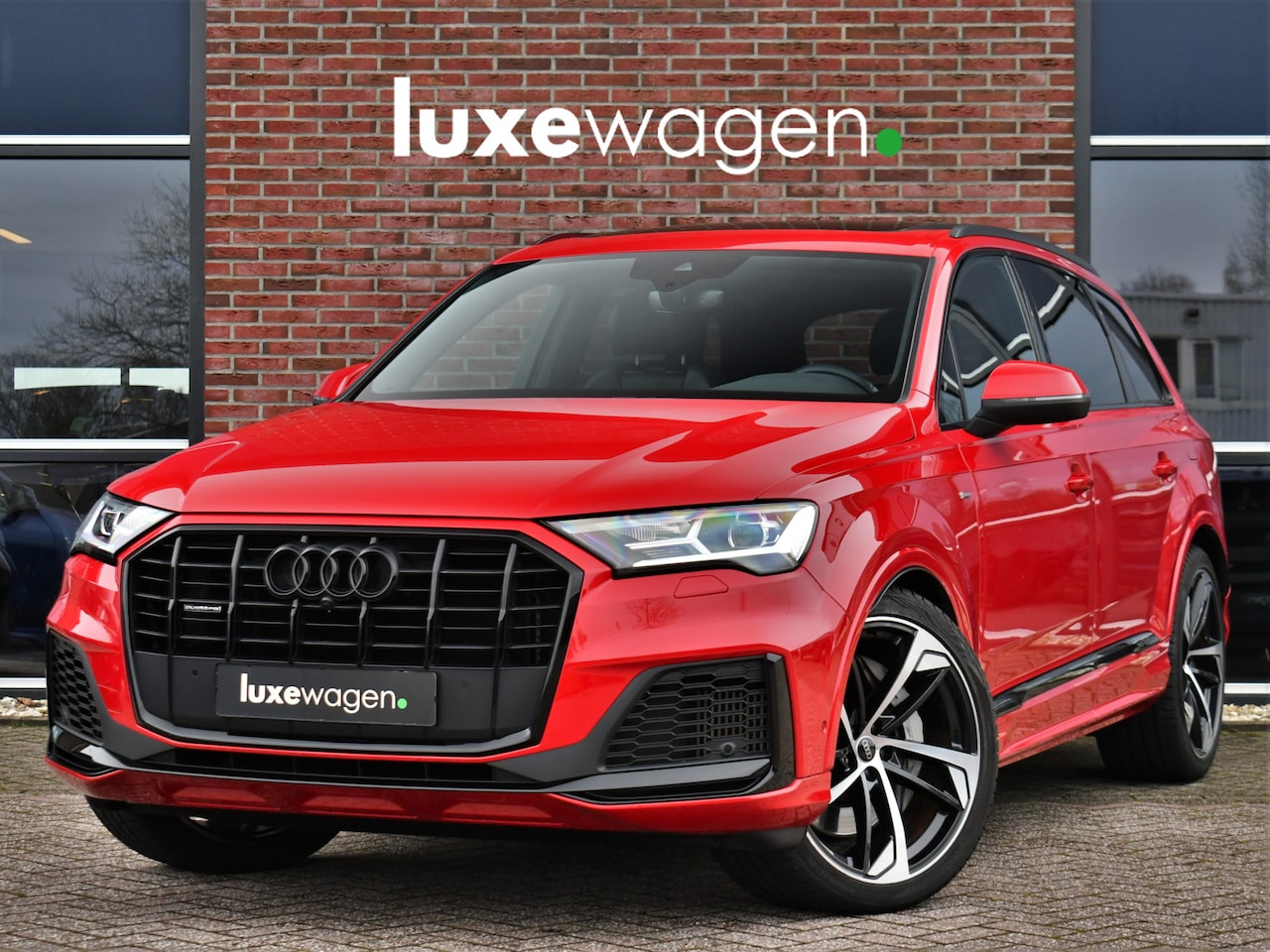 Audi Q7 - 55 TFSI e quattro S-Line Pano 22inch Contourzetels Luchtv - AutoWereld.nl
