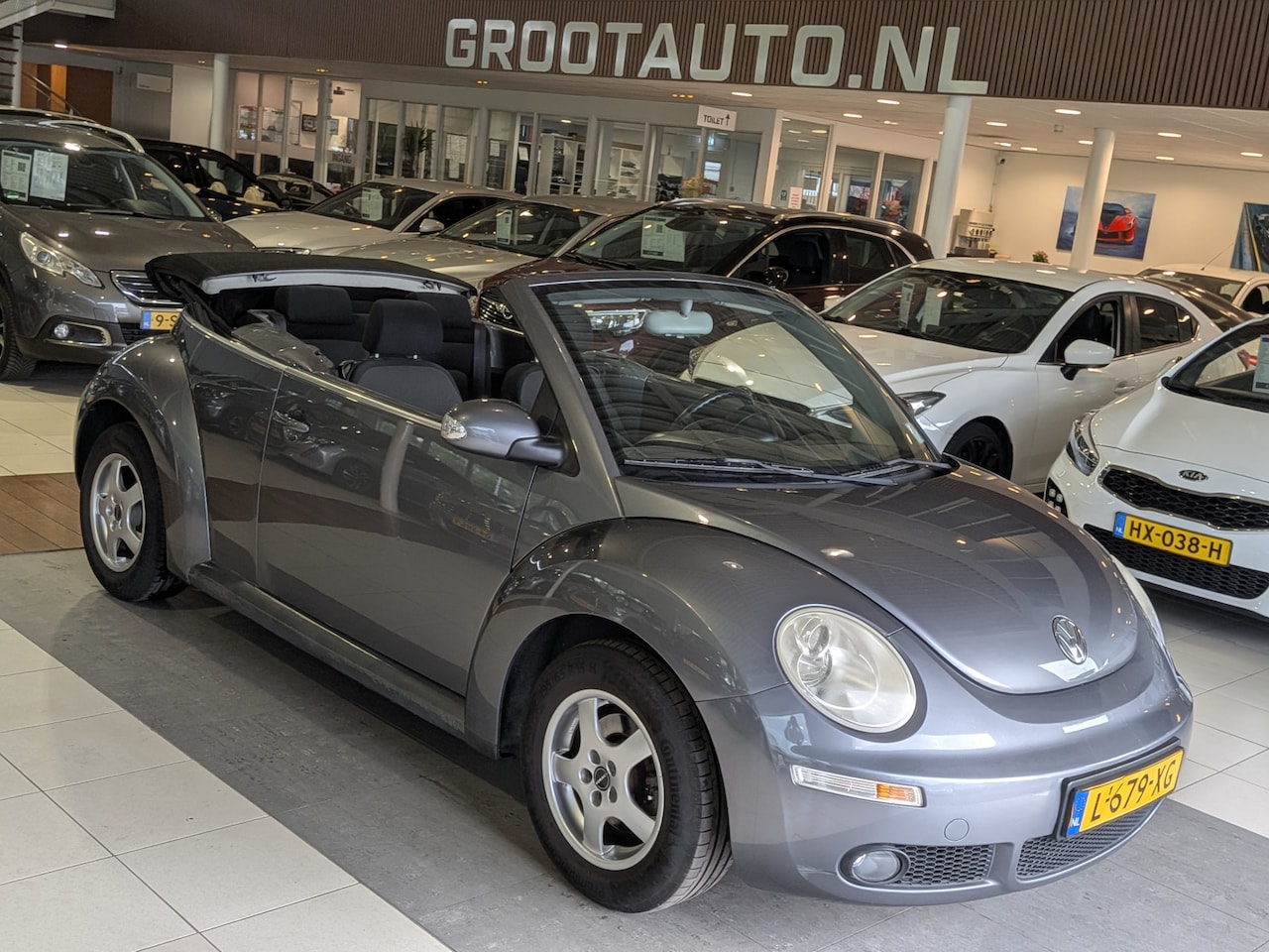 Volkswagen New Beetle Cabriolet - 1.6 Trendline Airco, Stuurbekrachtiging - AutoWereld.nl