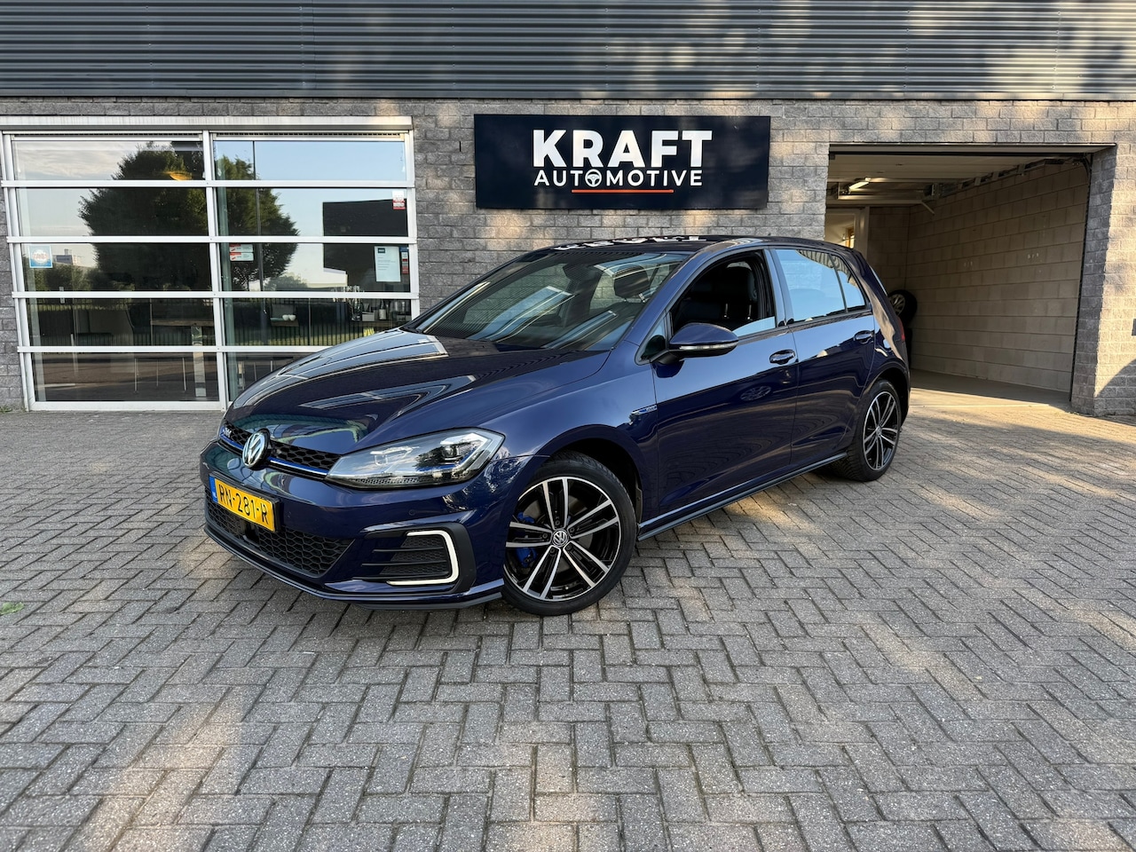 Volkswagen Golf - 1.4 TSI 7.5 GTE | NAP | Virtual | Leder | ACC | Apple Carplay | Trekhaak | Full LED | Clim - AutoWereld.nl