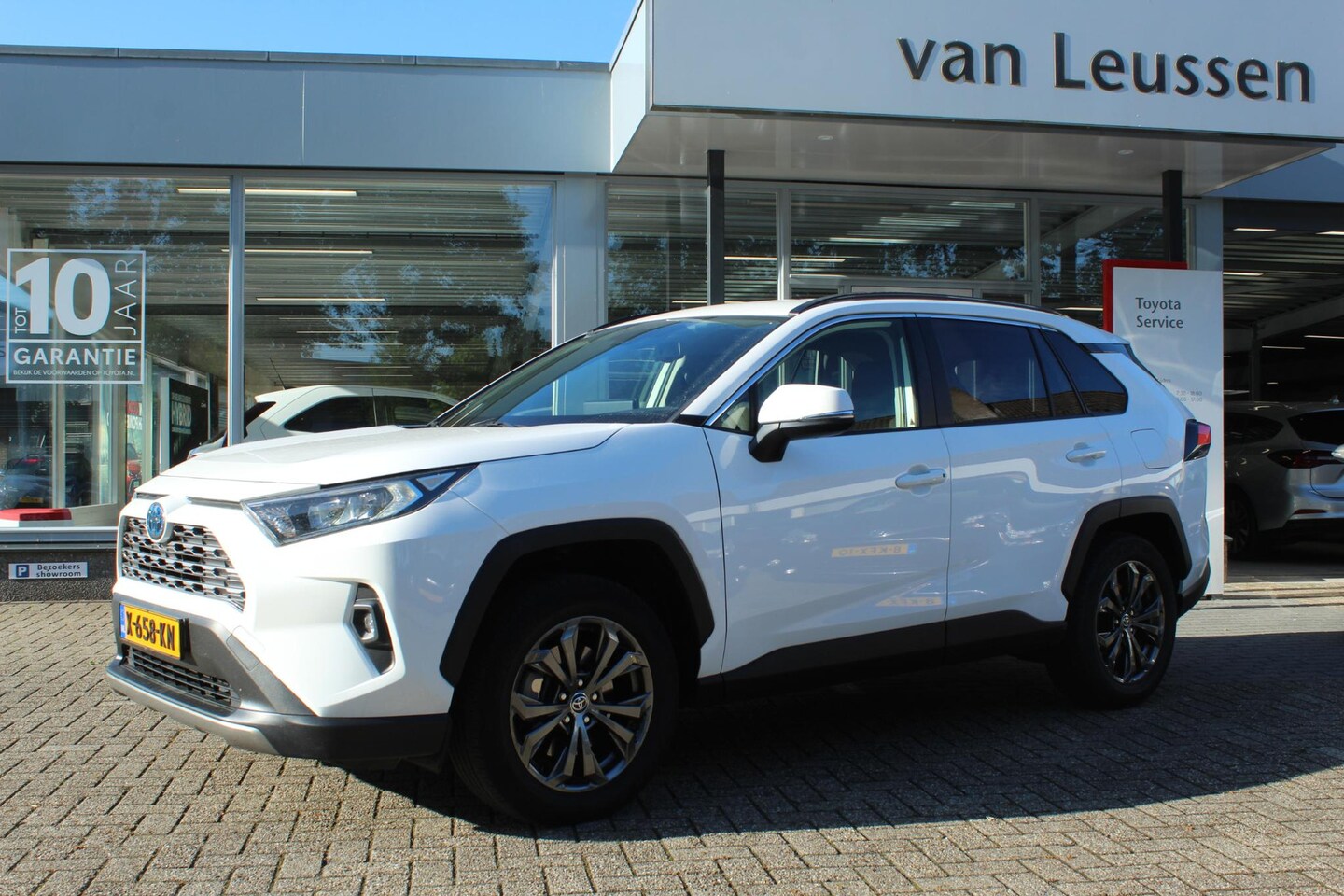 Toyota RAV4 - 2.5 HYBRID DYNAMIC TREKHAAK LED KEYLESS AD-CRUISE LM-VELGEN PARK-SENSOREN APPLE/ANDROID CA - AutoWereld.nl