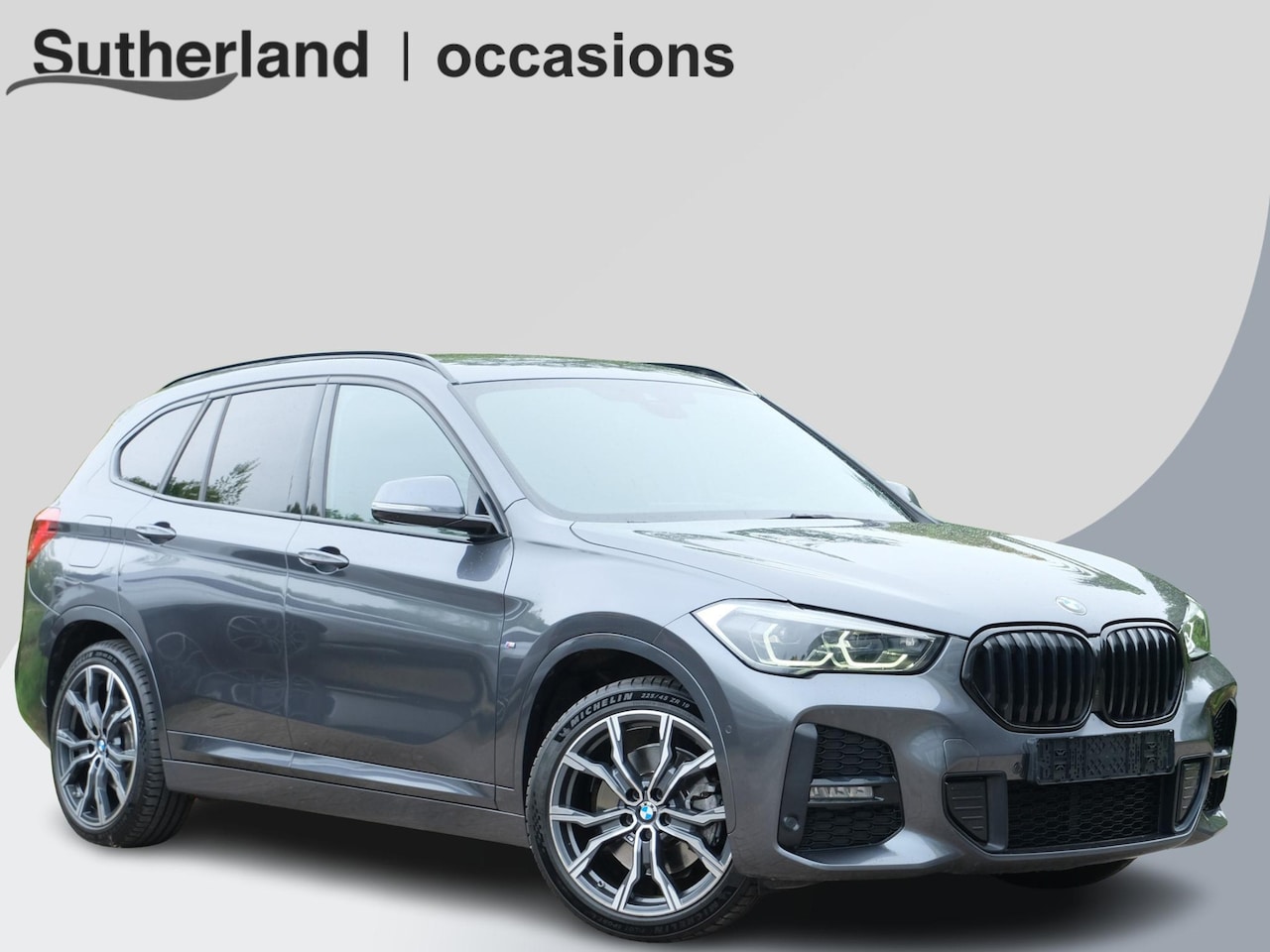 BMW X1 - xDrive25e M-sport | PHEV | M pakket | Keyless entry | Camera | Elektrische stoelen met geh - AutoWereld.nl