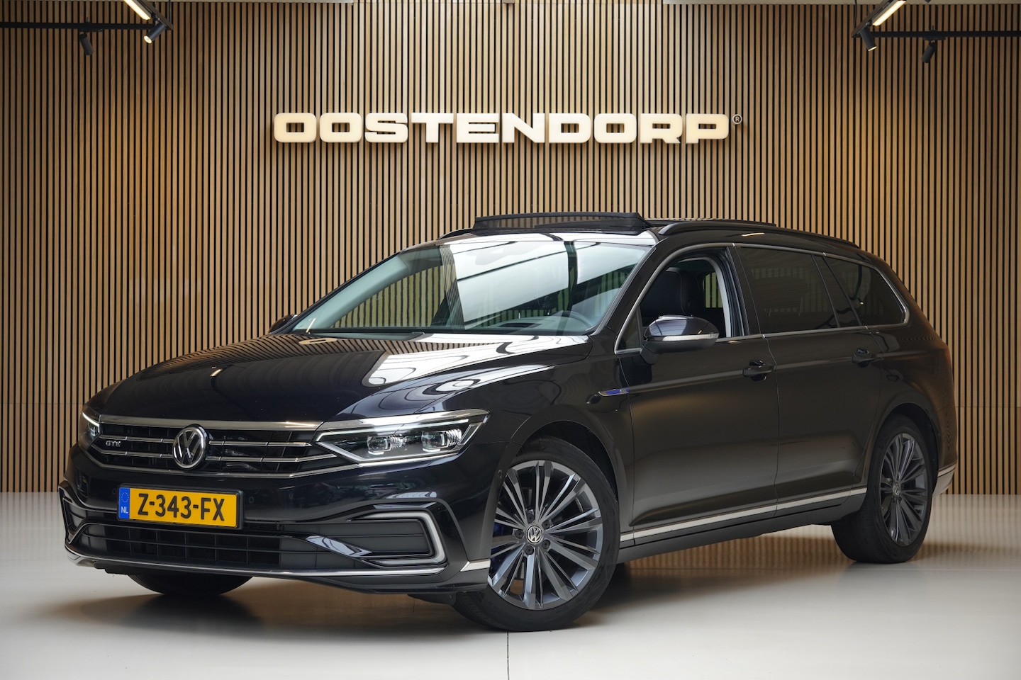 Volkswagen Passat Variant - 1.4TSI/218pk PHEV GTE|2020|Leder|Panoramadak|Trekhaak|Matrix-LED|18"LMV|Head-up|El.Achterk - AutoWereld.nl