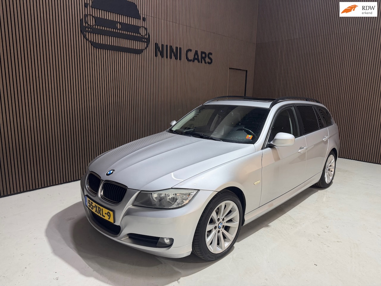 BMW 3-serie Touring - 320i Business Line pano leer/stof 6vers - AutoWereld.nl