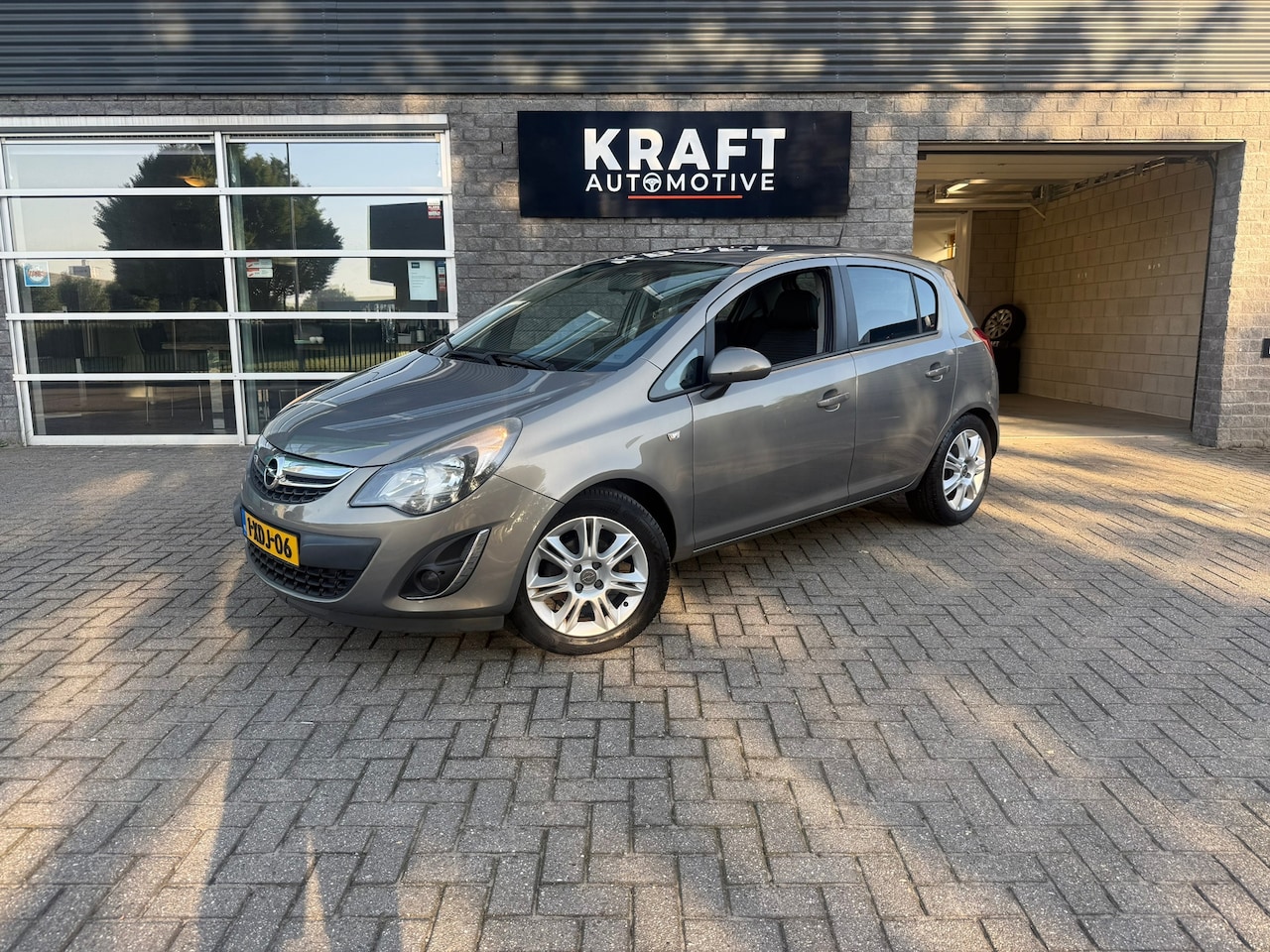 Opel Corsa - 1.2 BlitZ | NAP | PDC | Bluetooth | Airco | NAVI | Half Leder | CLIMA | 5 Deurs | - AutoWereld.nl