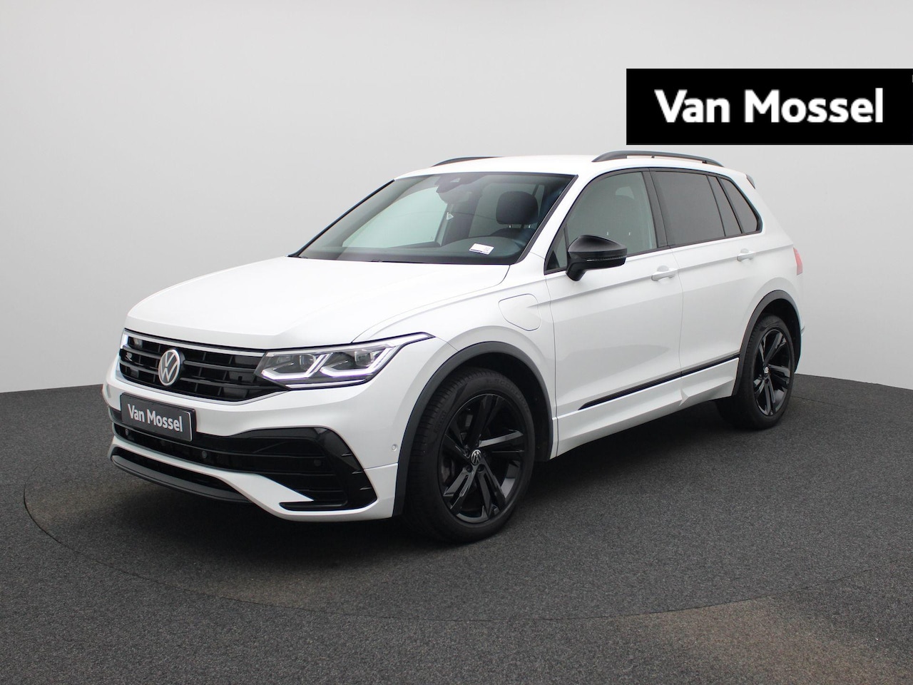 Volkswagen Tiguan - 1.4 TSI eHybrid R-Line Business+ 245 PK| Dealeronderhouden | Trekhaak | Achterklep Elektri - AutoWereld.nl