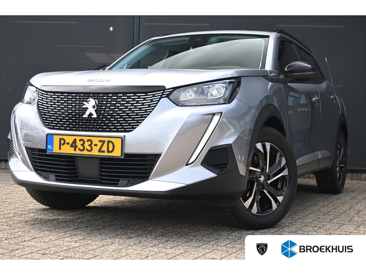 Peugeot 2008 - 1.2 PureTech Allure Pack 130pk Automaat | Trekhaak | Navigatie | AllSeason | Keyless-Entry - AutoWereld.nl
