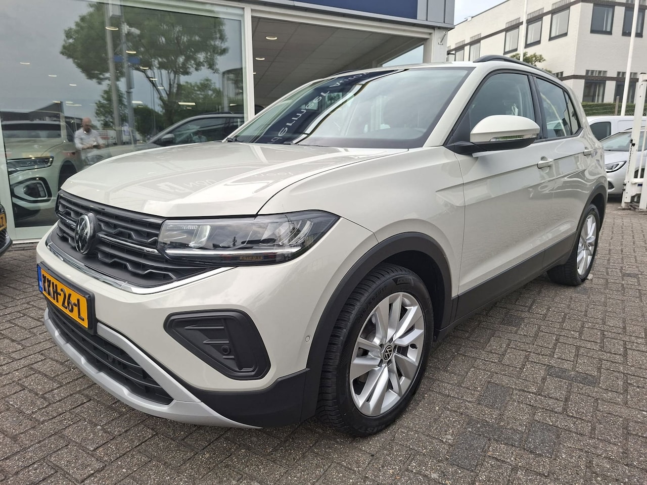 Volkswagen T-Cross - 1.0 TSI Life Edition navigatie / stoelverwarming / 3 stuks op vooraad ! - AutoWereld.nl
