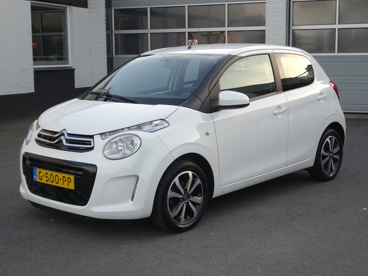 Citroën C1 - 1.0 VTi Shine Airco, navigatie, apple carplay, achteruitrijcamera, licht metalen velgen, e - AutoWereld.nl