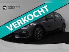 BMW 1-serie - 118i High Executive Edition *AANBIEDING* (NAVIGATIE, PARKEERSENSOREN, STOELVERWARMING, LED