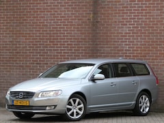 Volvo V70 - T4 AUT Polar Navi / Xenon / Trekhaak / Bluetooth