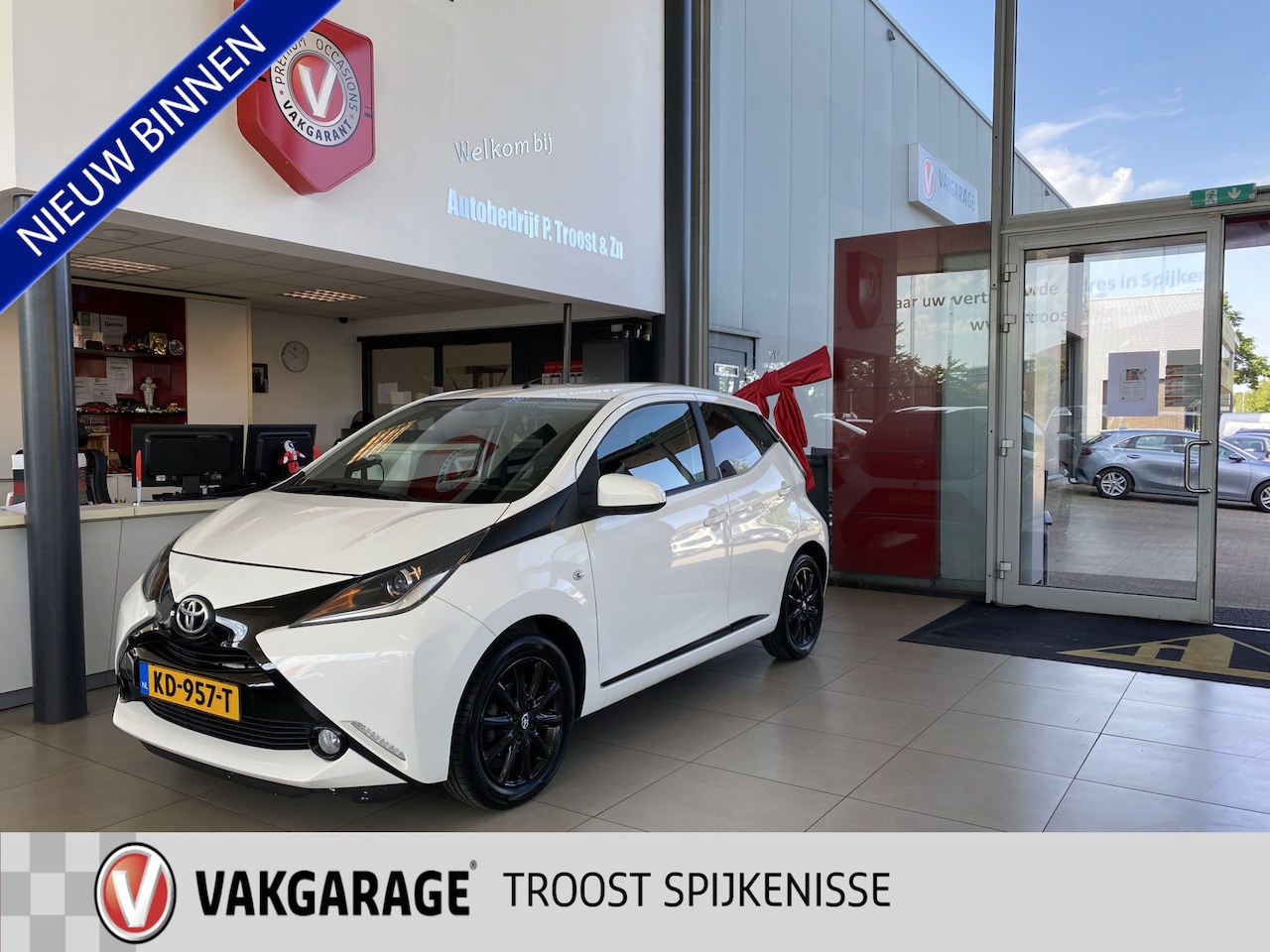 Toyota Aygo - 1.0 VVT-i x-sport 1.0 VVT-i x-sport,Navigatie,Achteruitrijcamera,Bluetooth,Snelheidsbegrenzer,Airco,Cruiseco - AutoWereld.nl
