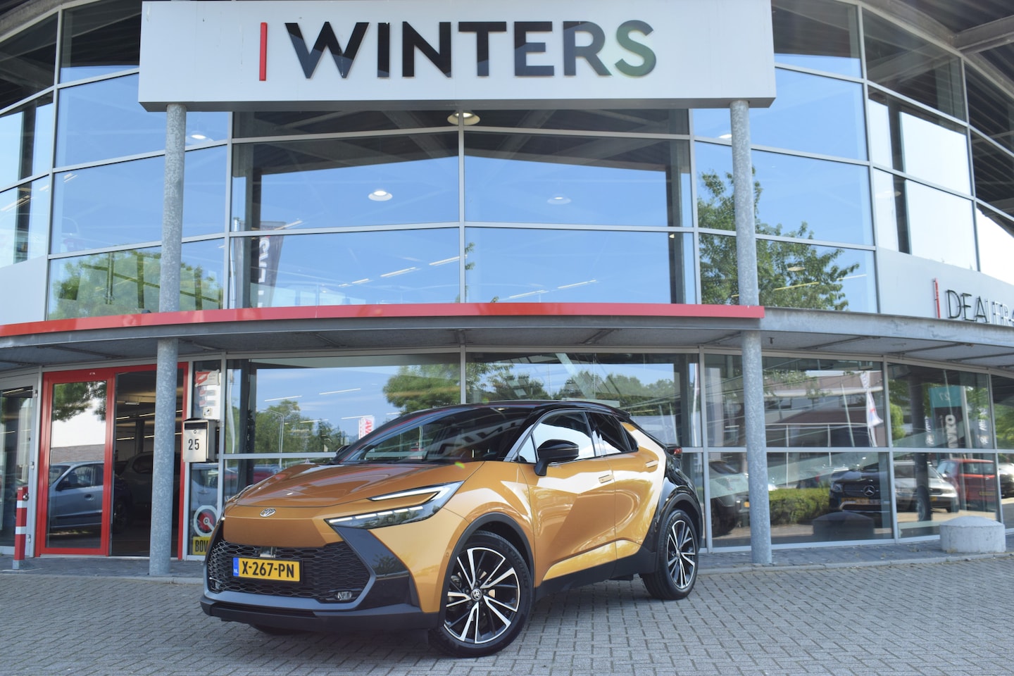 Toyota C-HR - 2.0 Hybrid 220 Première Edition | Schuif/ Kanteldak | 360° Camera | Memory | Adaptieve Cru - AutoWereld.nl