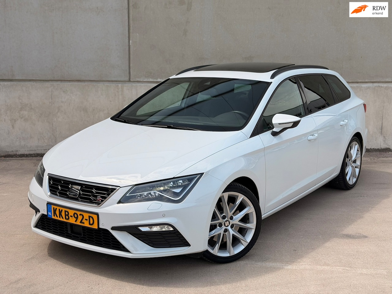 SEAT Leon ST - 1.5 TSI FR DSG Pano Beats Virtual CarPlay Camera - AutoWereld.nl