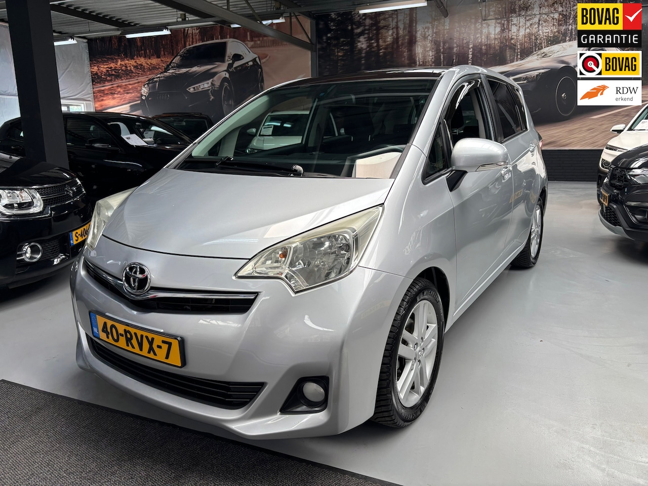 Toyota Verso S - 1.3 VVT-i Dynamic / Camera / Automaat / Trekhaak - AutoWereld.nl
