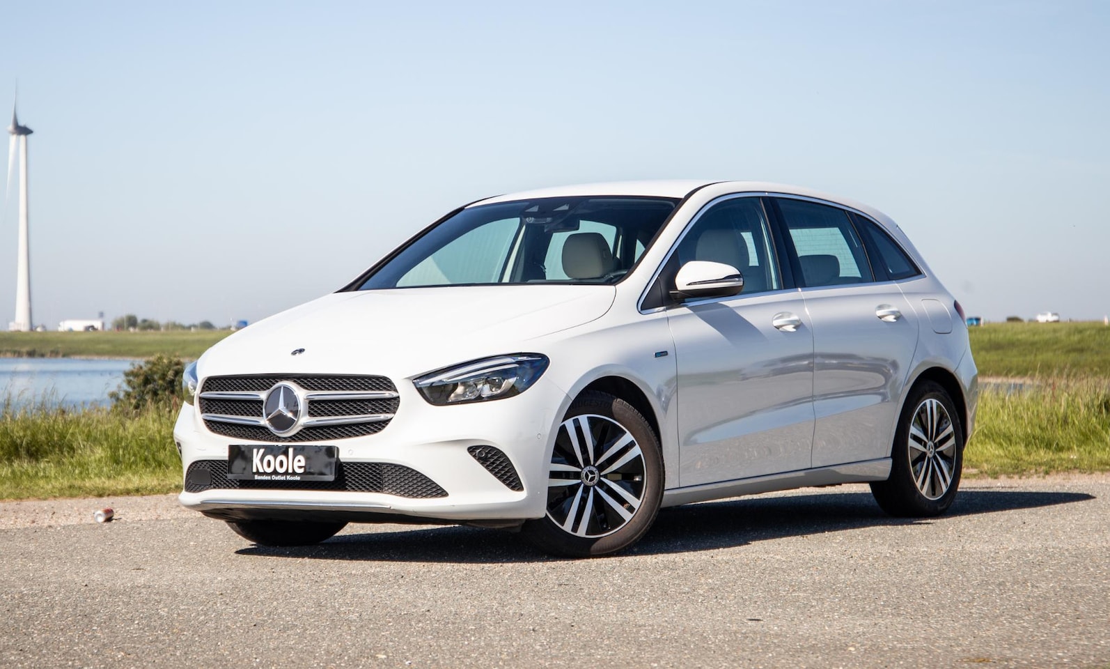 Mercedes-Benz B-klasse - 250 e Business Solution Luxury Limited CARPLAY / AMBILIGHT / STOELVERWARMING / CAMERA / DE - AutoWereld.nl