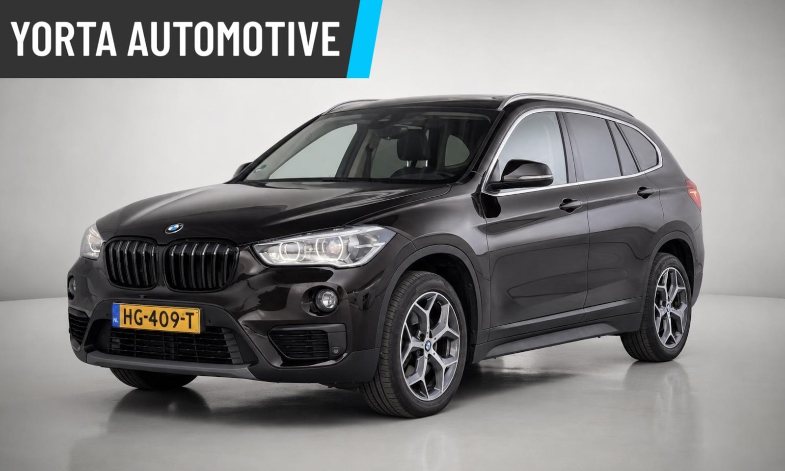 BMW X1 - sDrive20i AUTOMAAT*NL AUTO*AFN. HAAK*LEDER*STOELVERW*HEAD UP - AutoWereld.nl