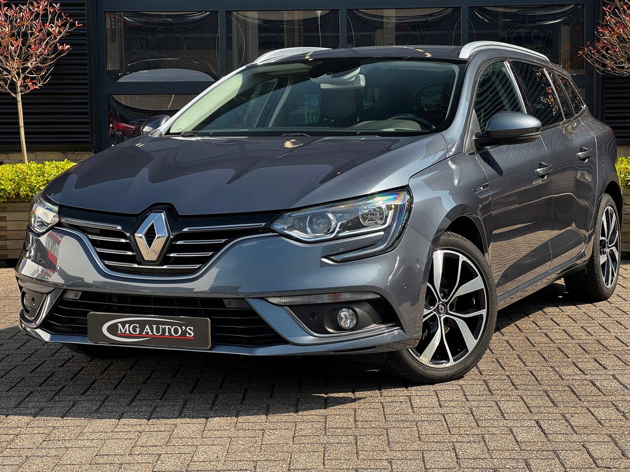 Renault Mégane Estate - 1.3 TCe Bose | Navigatie | Cruise control | Achteruitrijcamera | Stoelverwarming | Parkeer - AutoWereld.nl