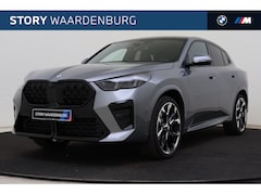 BMW X2 - sDrive20i M Sport Automaat / Panoramadak / Trekhaak / Sportstoelen / Achteruitrijcamera /