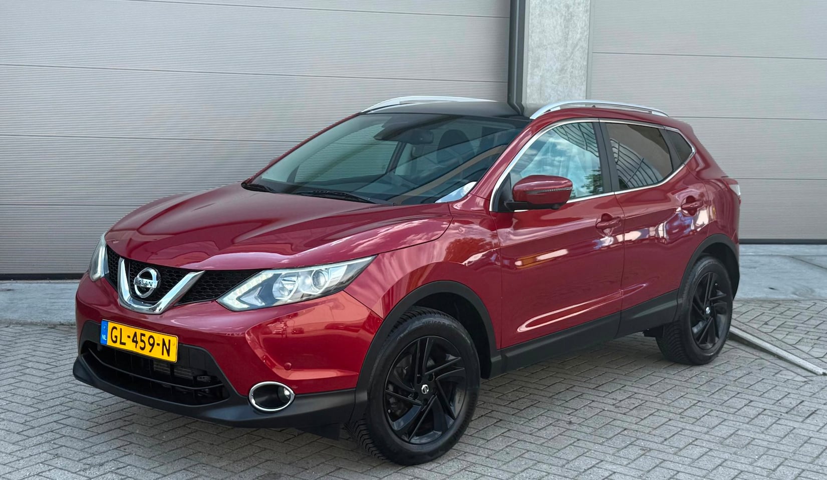 Nissan Qashqai - 1.2 AUT 116pk 2015 Rood PANO|CAMERA|NAP|2E EIG. - AutoWereld.nl