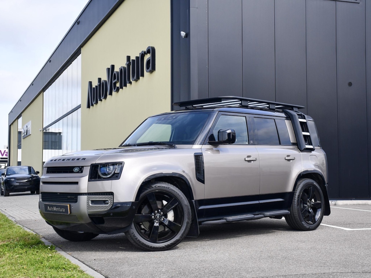 Land Rover Defender 110 - 2.0 P400e 110 X-Dynamic HSE | Trekhaak | Stoelkoeling | Adapt. Cruise | Imperiaal | Stuurw - AutoWereld.nl