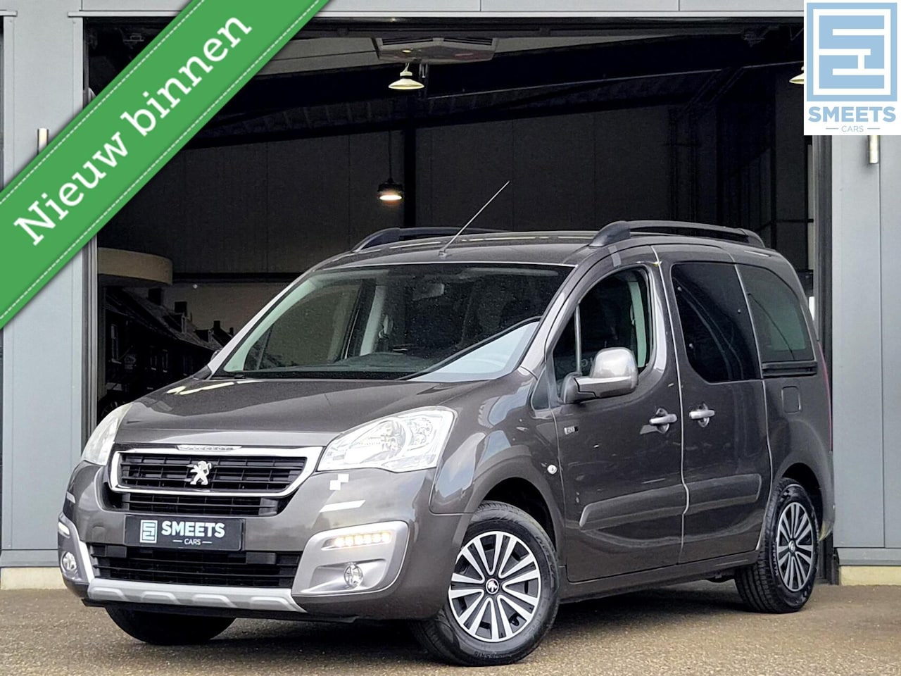 Peugeot Partner Tepee - 1.2T 110PK Style 1e Eig! |Airco|Trekh. - AutoWereld.nl