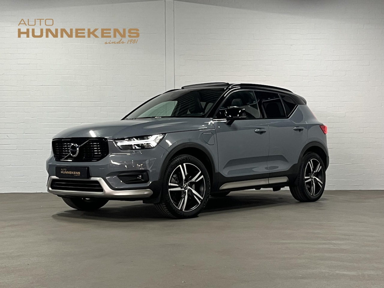 Volvo XC40 - 1.5 T5 Twin Engine R-Design Open dak | Adapt. Cruise | Stuur-/stoelverwarming | Leder | Me - AutoWereld.nl