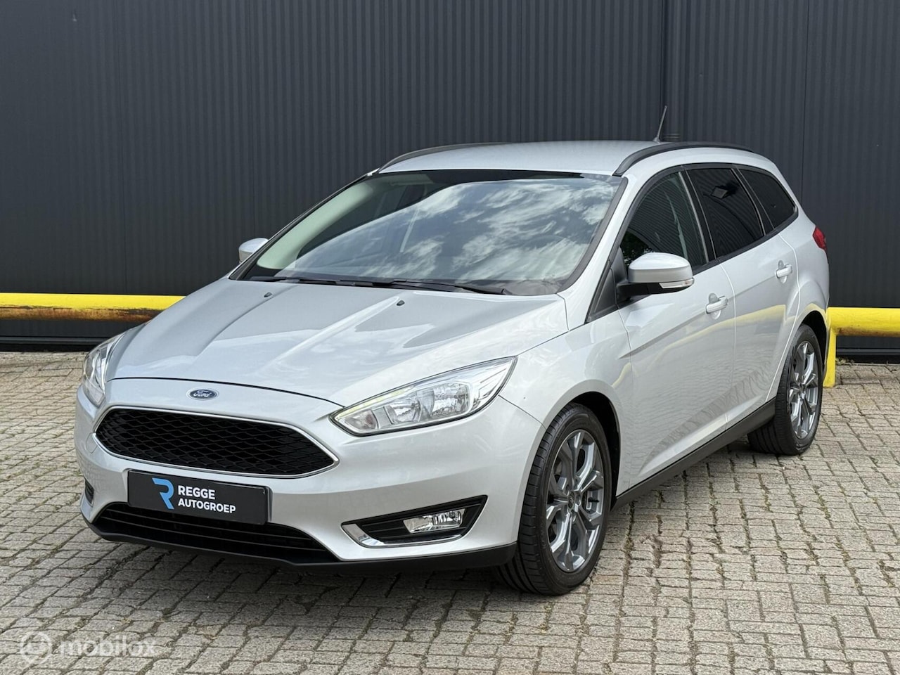 Ford Focus Wagon - 1.0 Trend PDC | AIRCO | STOEL+STUURVERWARMD - AutoWereld.nl