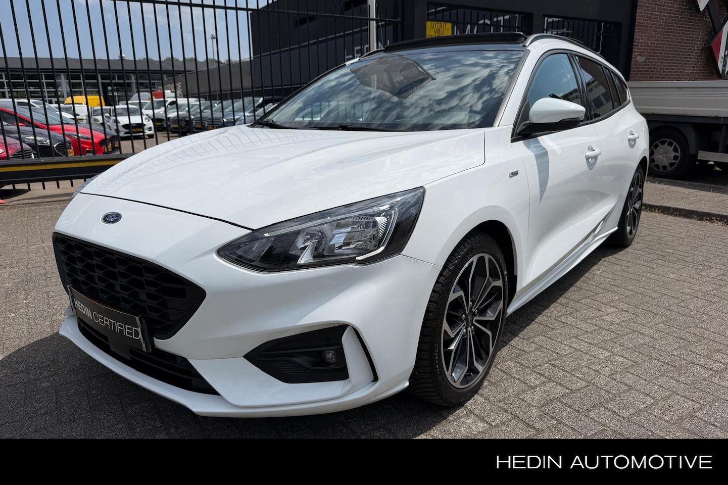 Ford Focus Wagon - 1.0 EcoBoost Hybrid ST Line X Business | Panoramadak | Winter Pack | 18 inch velgen - AutoWereld.nl