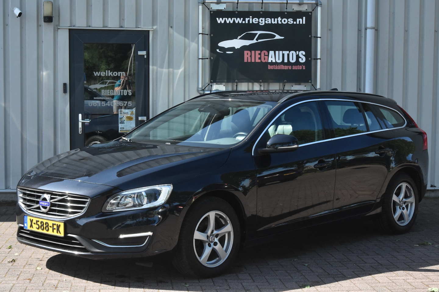 Volvo V60 - 1.6 T3 Summum – 2015 | Climate Control | Navigatie | Mooie uitvoering - AutoWereld.nl