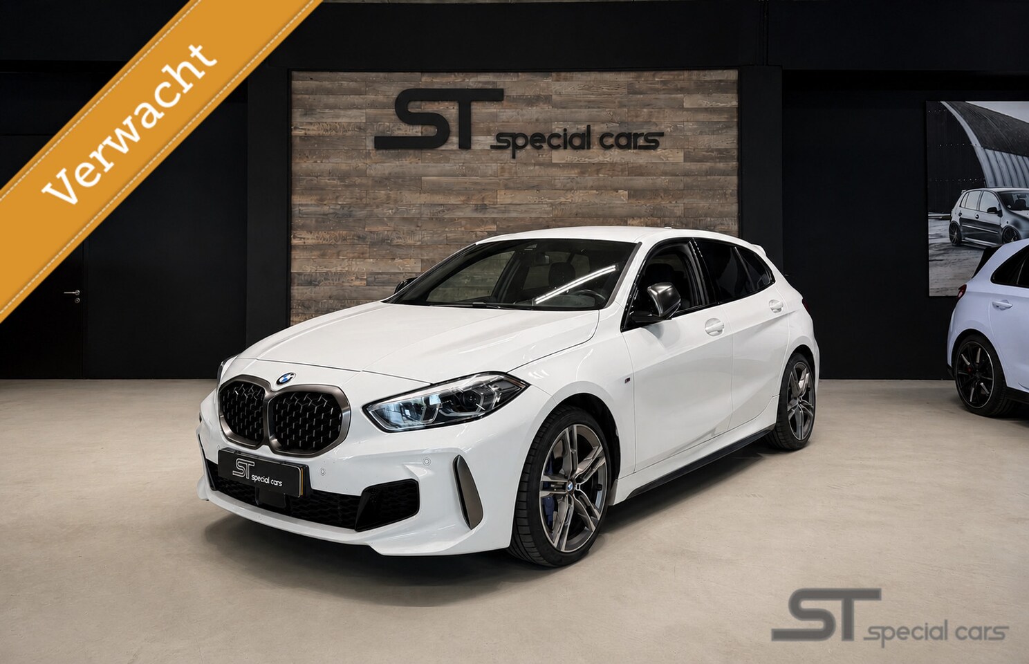 BMW 1-serie - M135i xDrive|Harman|HUP|Memory|Leder|Virtual - AutoWereld.nl