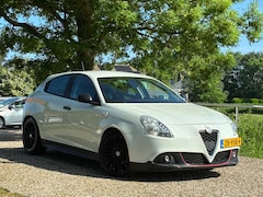 Alfa Romeo Giulietta - 1.4 T Distinctive | Cruise + Clima nu € 5.975,