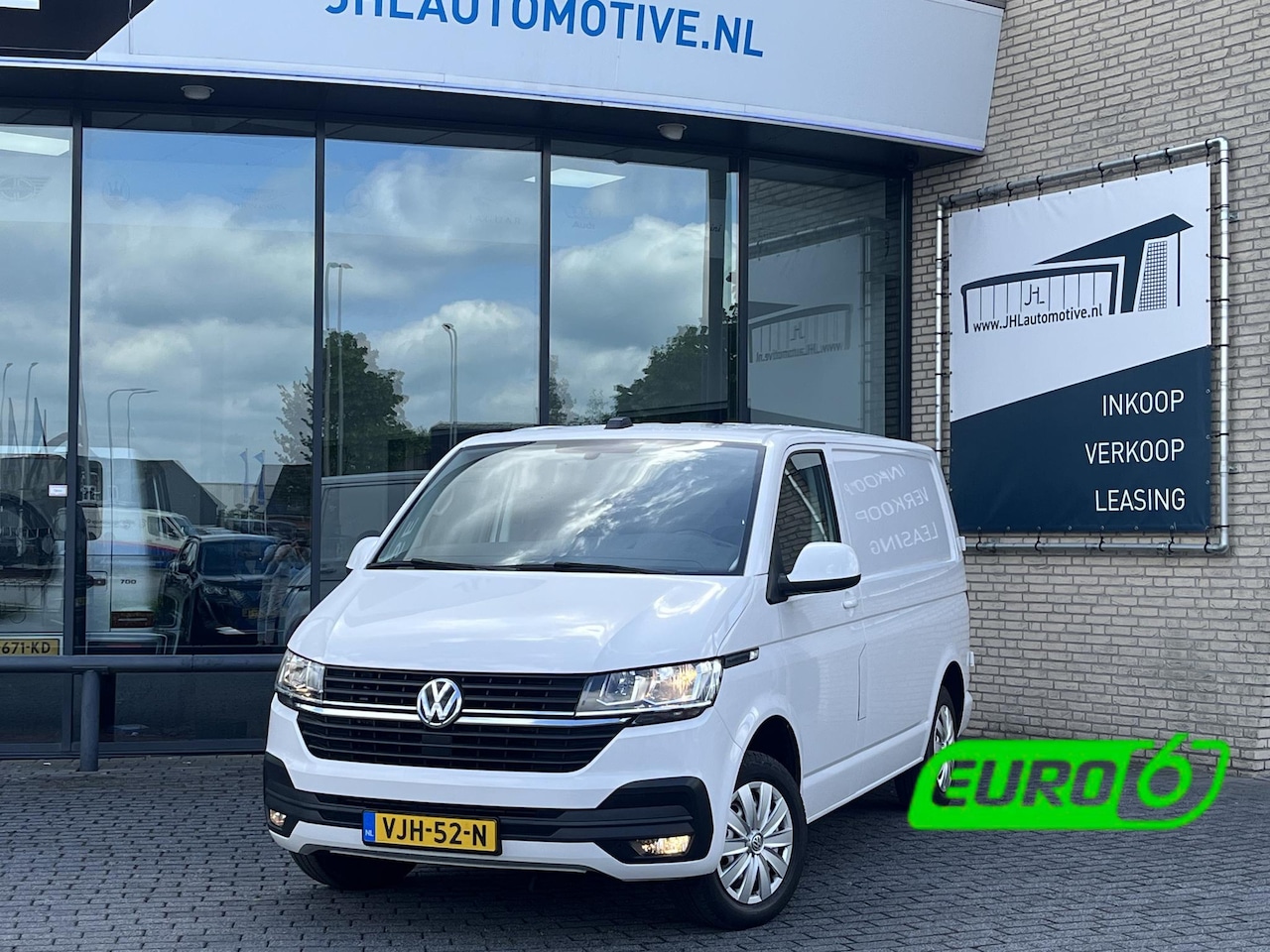 Volkswagen Transporter - 2.0 TDI L1H1*AUTOM.*A.C*CRUISE*NAVI*HAAK*CARPLAY* - AutoWereld.nl