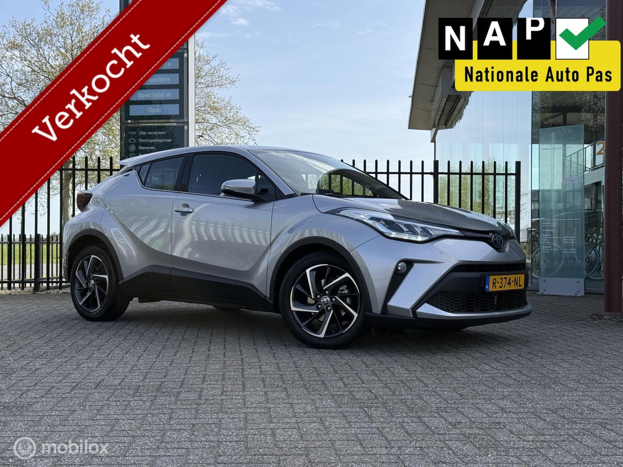Toyota C-HR - 1.8 Hybrid Dynamic Camera | Carplay | Navigatie - AutoWereld.nl