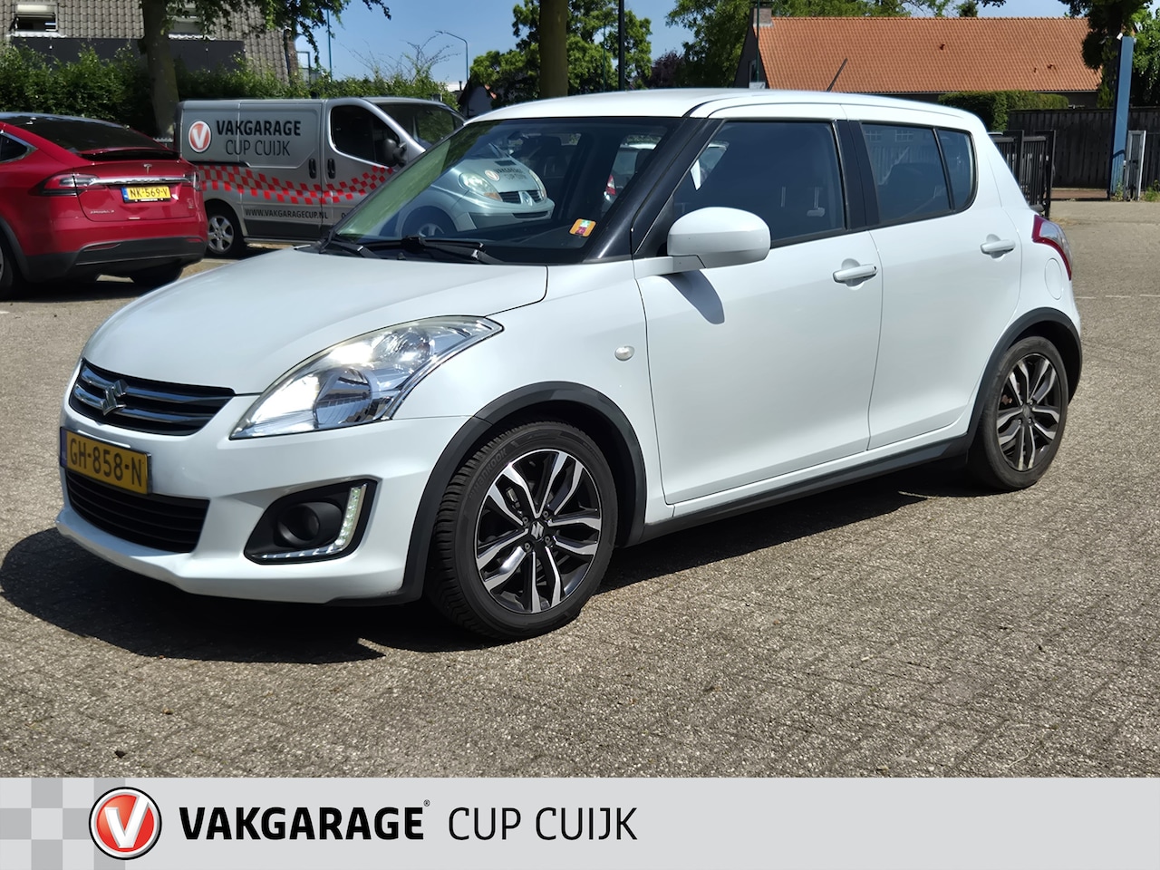 Suzuki Swift - 1.2 Style EASSS 5DRS / AIRCO / CRUISE CONTROL / LEER-ALCANTARA / AFNEEMBARE TREKHAAK - AutoWereld.nl