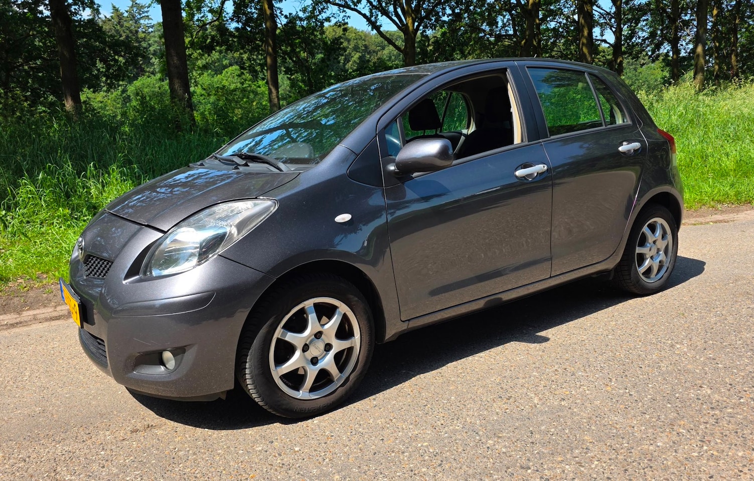 Toyota Yaris - 1.3 VVTi - NL Auto - 5 Deurs - Airco - 2e Eig - - AutoWereld.nl