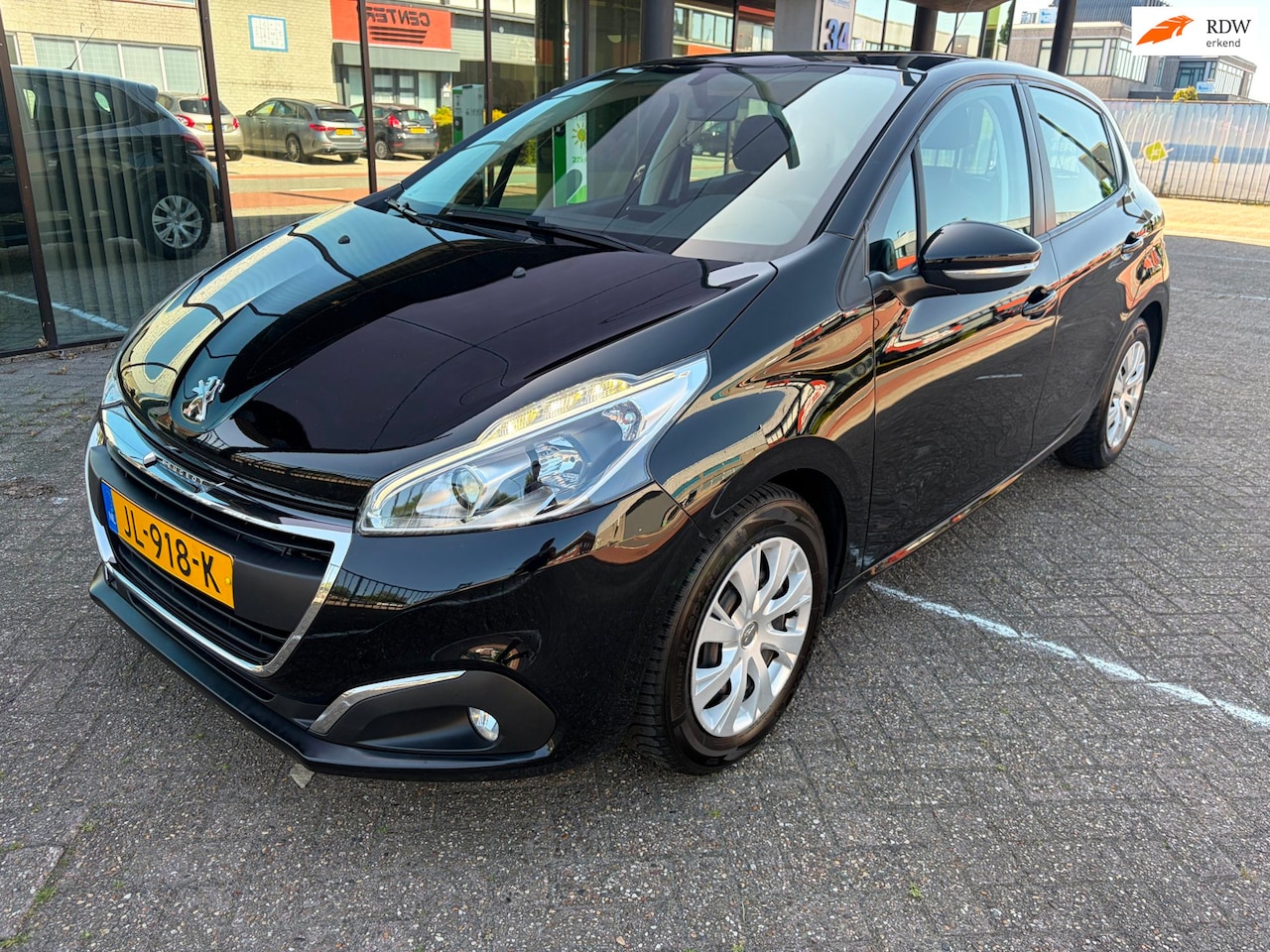 Peugeot 208 - 1.2 PureTech Blue Lion / Navi / PDC / 5-drs / LED - AutoWereld.nl