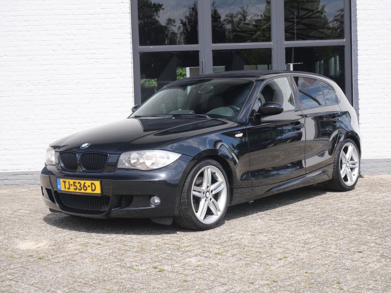 BMW 1-serie - 120i High Executive M-Pakket 187.000km !!! Ecc Sport Leder - AutoWereld.nl