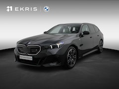 BMW i5 Touring - M60 xDrive M Sportpakket Pro | Innovation Pack | Travel Pack | Comfort Pack | Adaptief ond