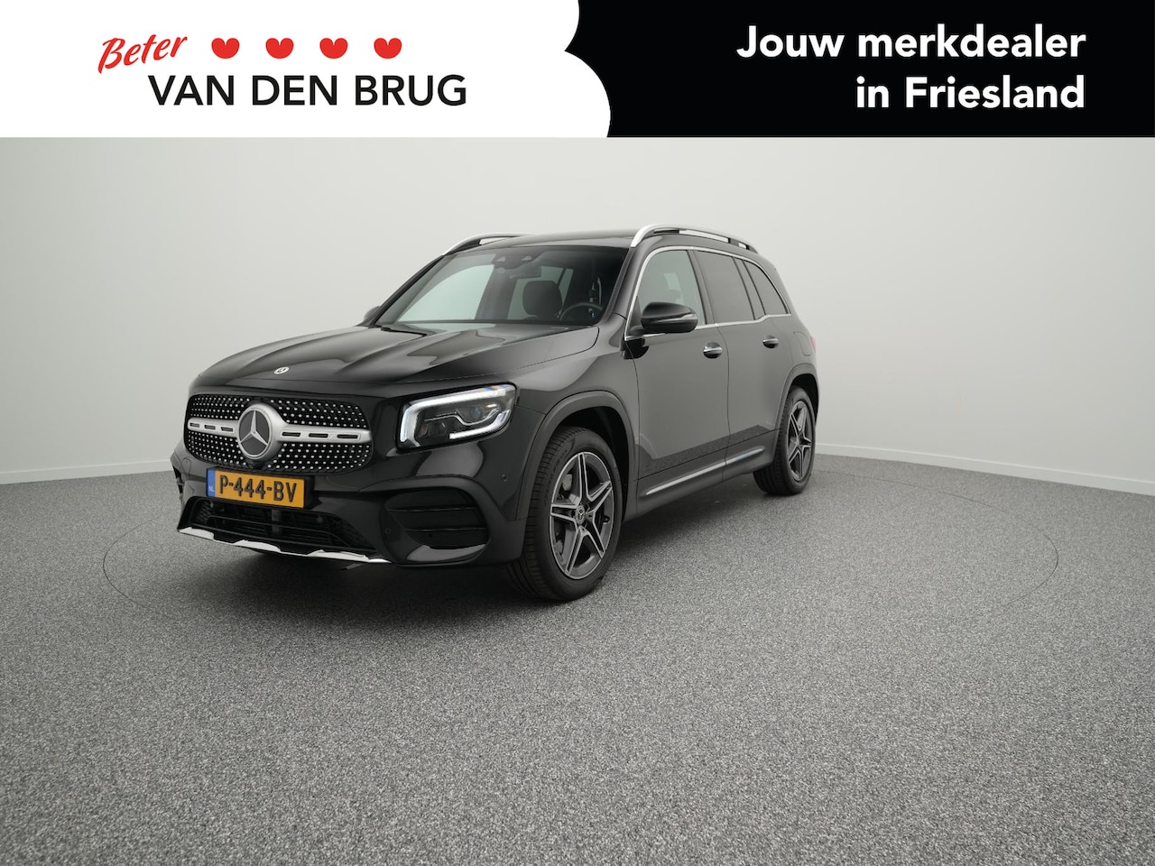 Mercedes-Benz GLB - 180 136 PK Business Solution AMG Line | LED | Panoramadak | Afneembare Trekhaak | Navigati - AutoWereld.nl