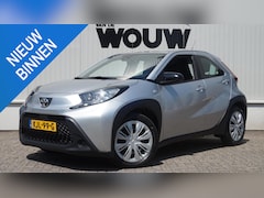 Toyota Aygo X - 1.0 VVT-i MT Play Apple Carplay/Android Auto | Achteruitrijcamera | Climate Control | Adap