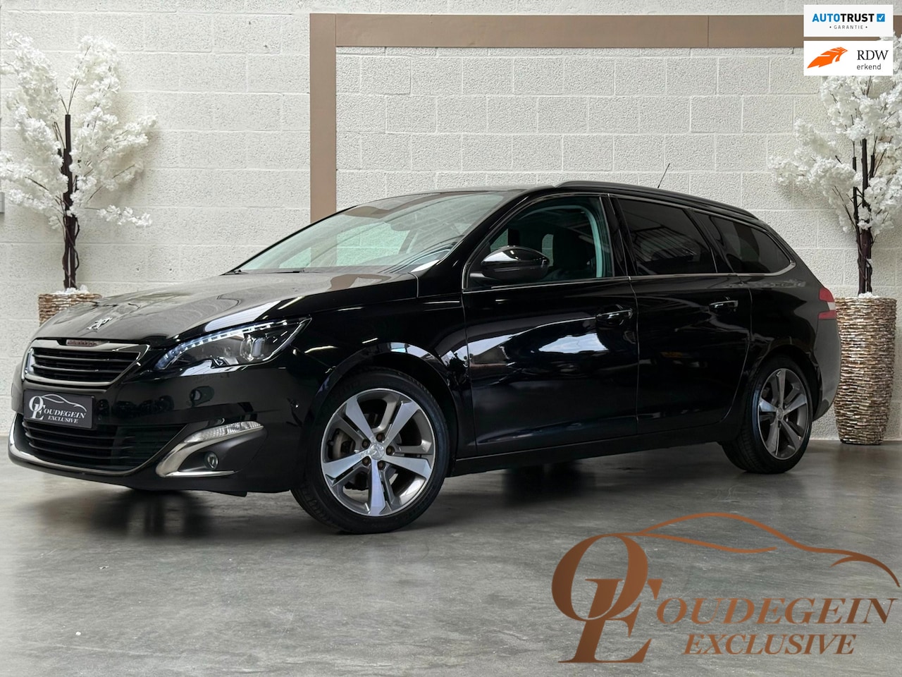 Peugeot 308 SW - 1.2 AUT GT-line / Keyless Go / Pano / Camera / Alcantara / Dodehoek / Cruise / Trekhaak / - AutoWereld.nl