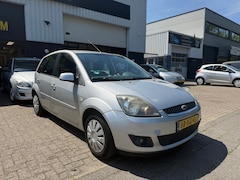 Ford Fiesta - 1.6-16V Futura 5 DEURS