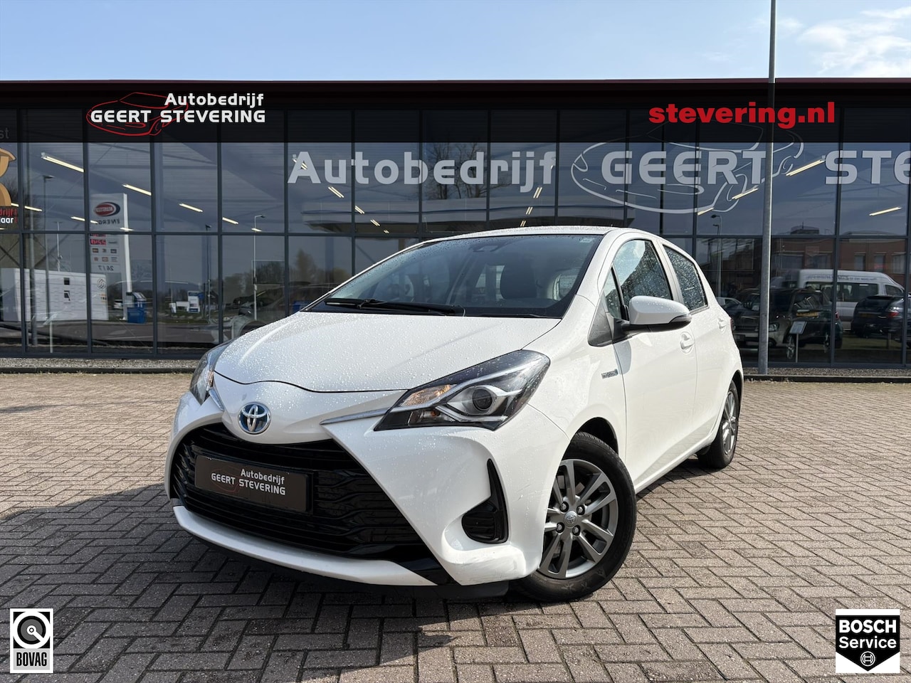 Toyota Yaris - 1.5 Hybrid / Automaat / Navi / Hoge in/uit-stap - AutoWereld.nl