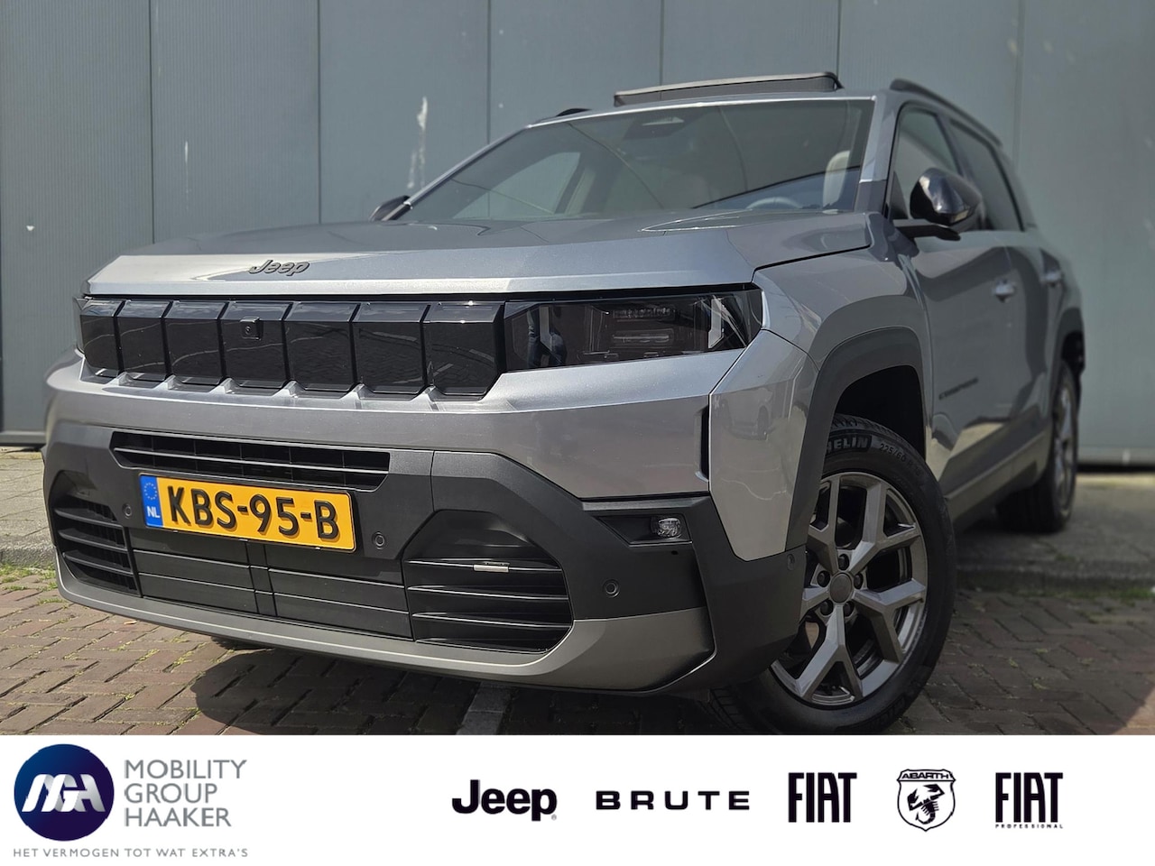 Jeep Compass - 1.2 e-Hybrid First Edition | Apple-Android | Schuif-Kanteldak | Massagestoelen - AutoWereld.nl