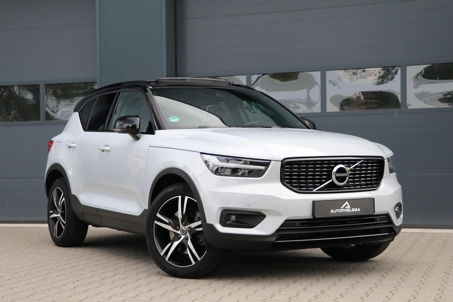 Volvo XC40 - 1.5 T5 Twin Engine 262PK |R-DESIGN| AdaptiveCruise Panodak Trekhaak Stoelverwarming Parelm - AutoWereld.nl